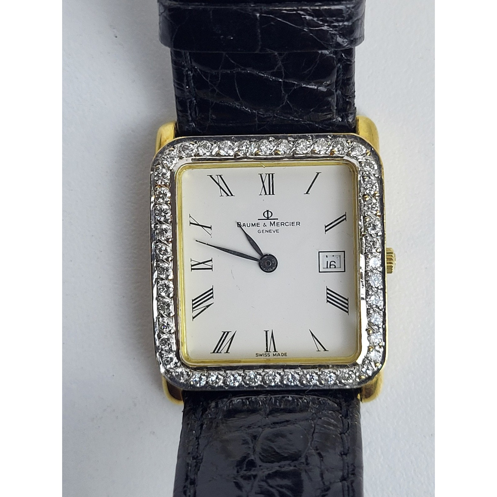Baum  Mercier Diamond 18k Yellow Gold Ladies Watch 26mm Leather Band